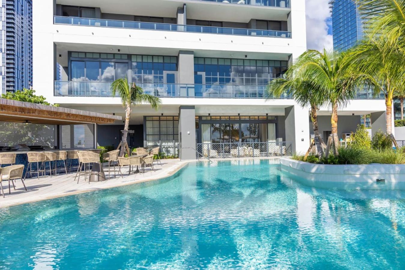 2704 Beautiful Downtown With Gym Pool Skyline Views And In Front Of Kaseya Center