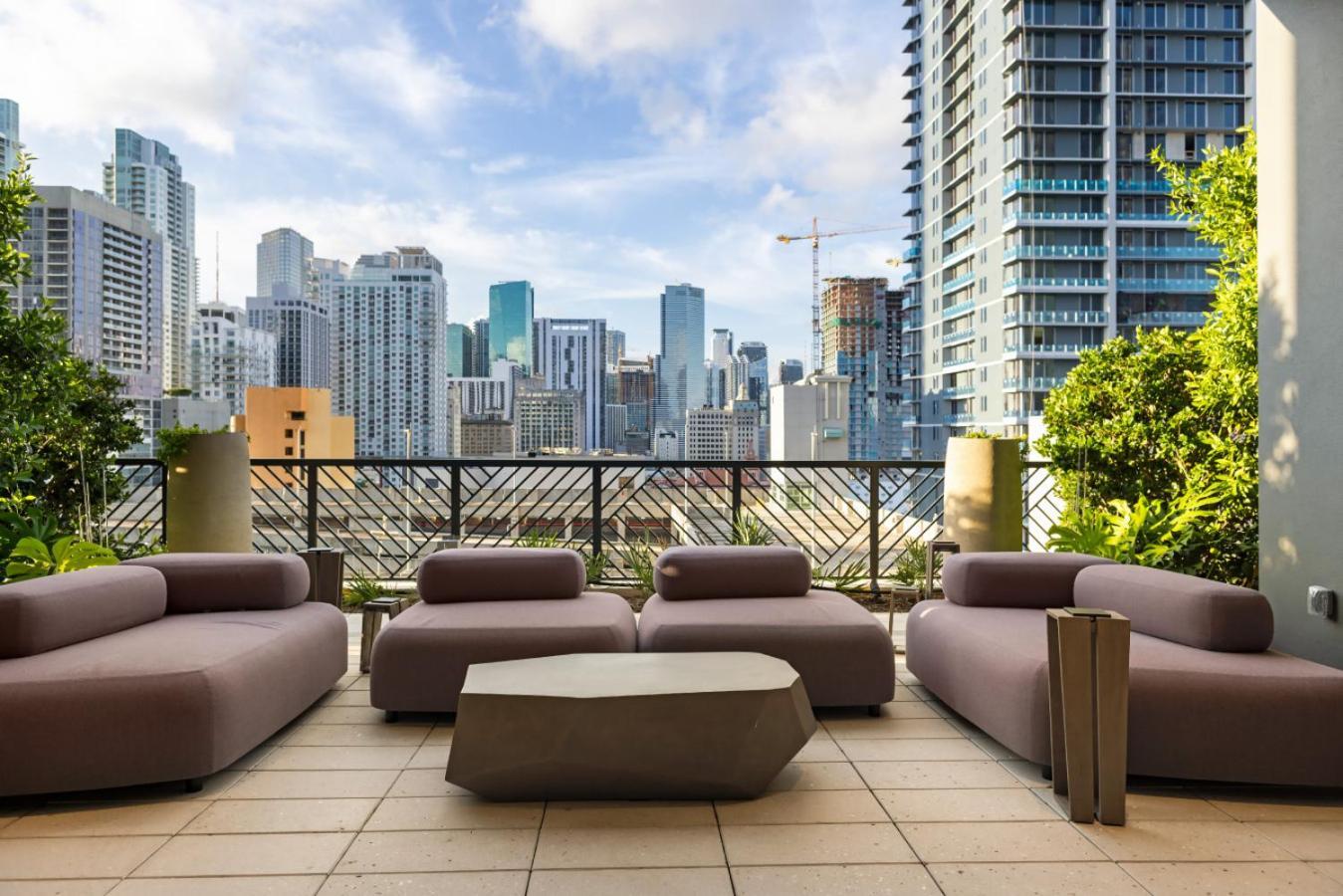 2704 Beautiful Downtown With Gym Pool Skyline Views And In Front Of Kaseya Center Holiday home Miami