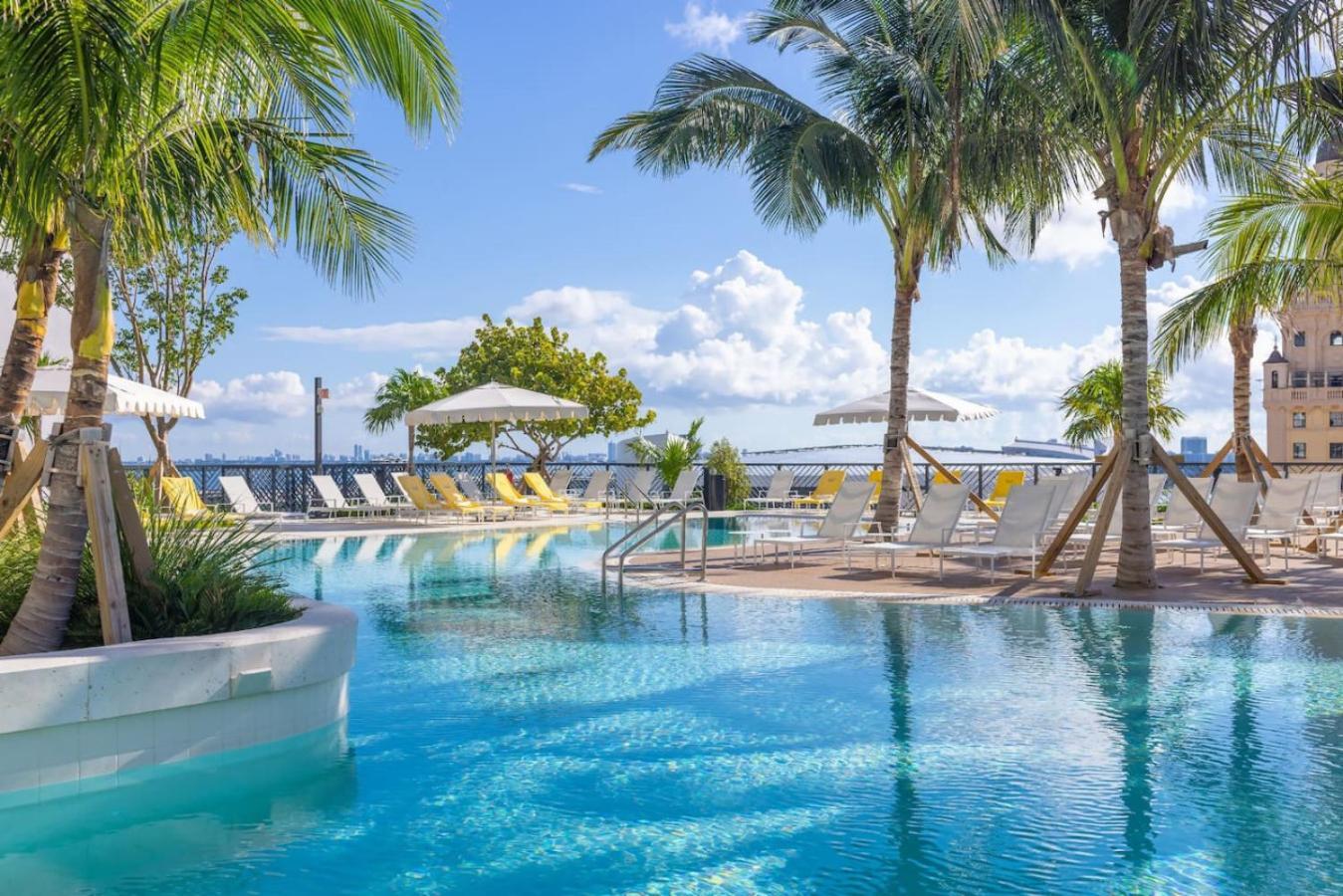 2704 Beautiful Downtown With Gym Pool Skyline Views And In Front Of Kaseya Center *