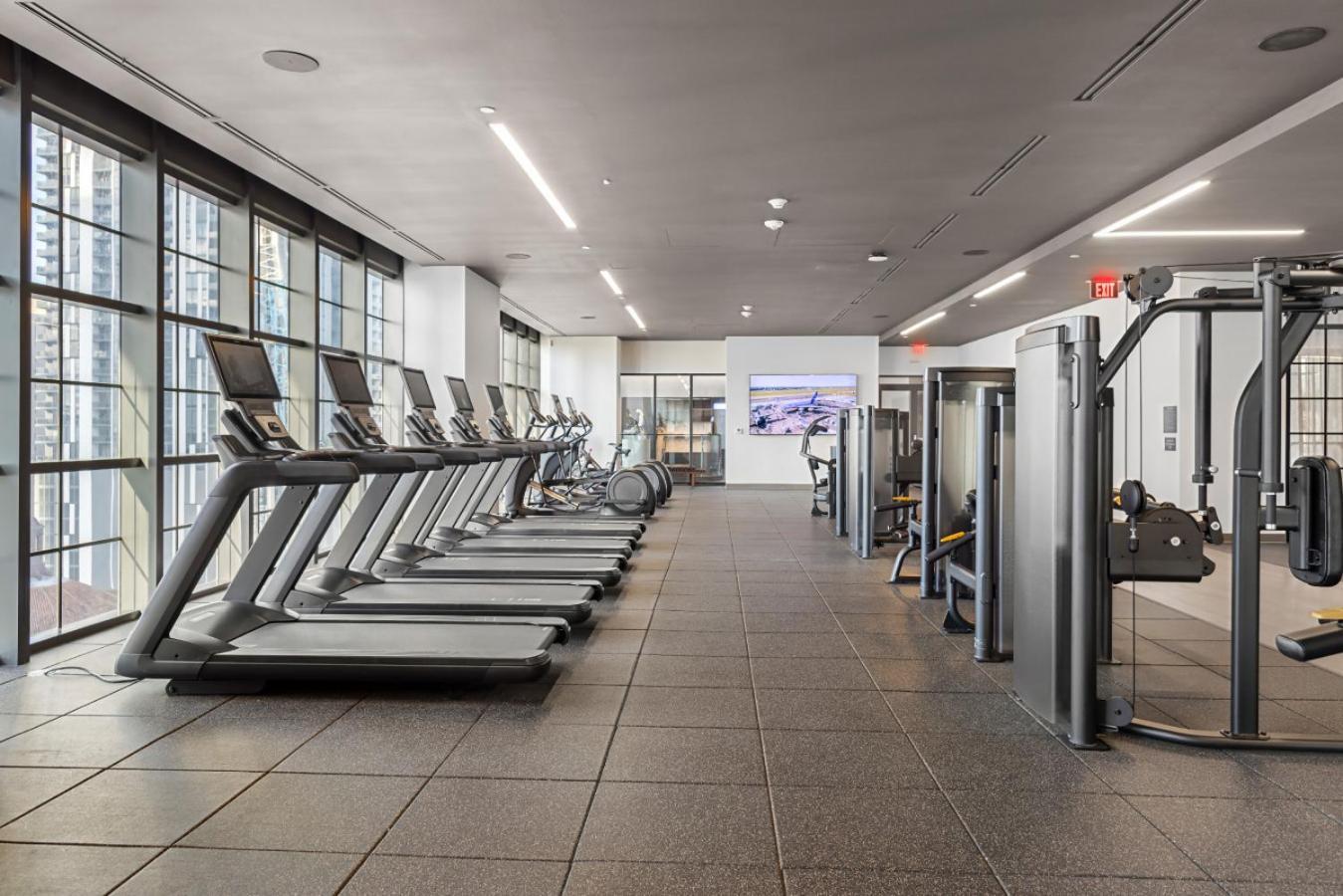 2704 Beautiful Downtown With Gym Pool Skyline Views And In Front Of Kaseya Center Holiday home Miami