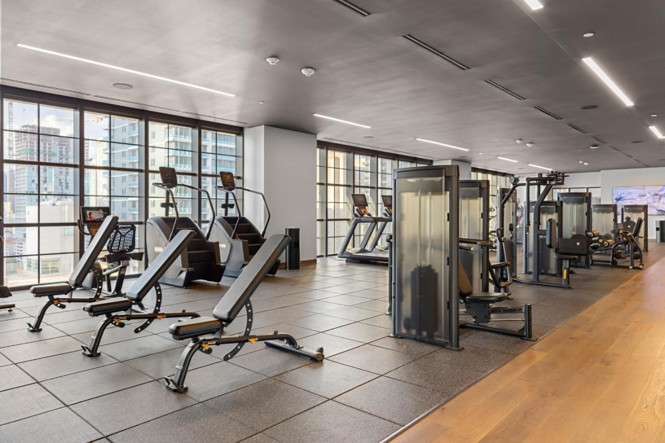 2704 Beautiful Downtown With Gym Pool Skyline Views And In Front Of Kaseya Center Miami