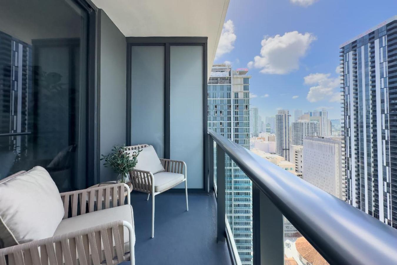 2704 Beautiful Downtown With Gym Pool Skyline Views And In Front Of Kaseya Center Miami