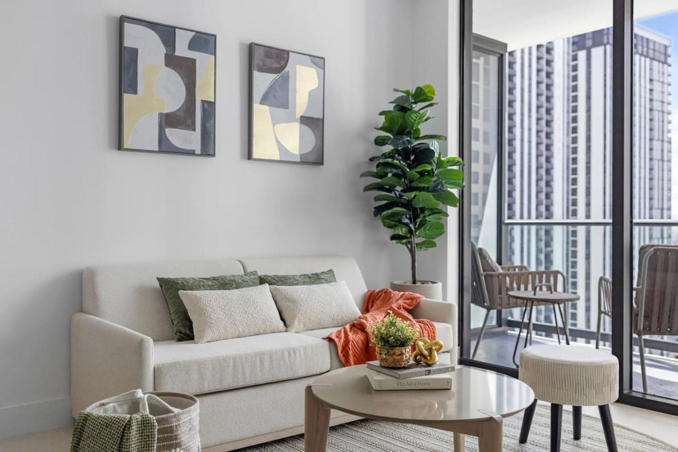 2704 Beautiful Downtown With Gym Pool Skyline Views And In Front Of Kaseya Center Holiday home *