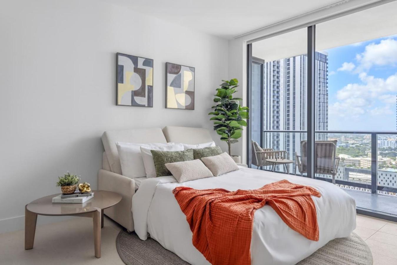 2704 Beautiful Downtown With Gym Pool Skyline Views And In Front Of Kaseya Center Miami